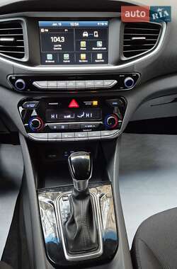 Хэтчбек Hyundai Ioniq 2019 в 