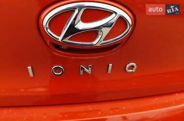 Хетчбек Hyundai Ioniq 2017 в  фото 11 Хетчбек Hyundai Ioniq 2017 в