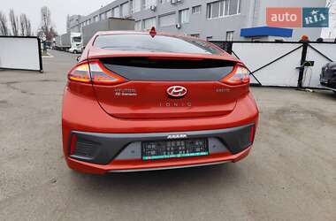 Хетчбек Hyundai Ioniq 2017 в  фото 16 Хетчбек Hyundai Ioniq 2017 в