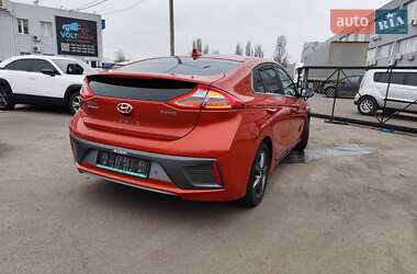 Хетчбек Hyundai Ioniq 2017 в  фото 18 Хетчбек Hyundai Ioniq 2017 в