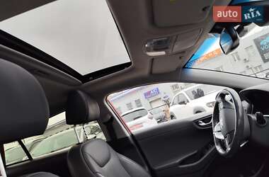 Хетчбек Hyundai Ioniq 2017 в  фото 45 Хетчбек Hyundai Ioniq 2017 в