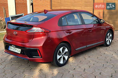 Хетчбек Hyundai Ioniq 2019 в 