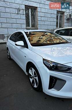 Хэтчбек Hyundai Ioniq 2017 в 