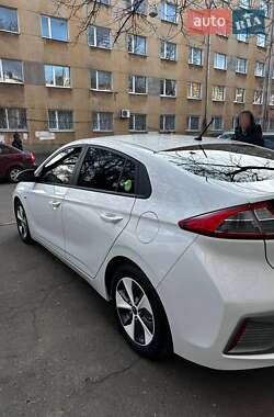 Хэтчбек Hyundai Ioniq 2017 в 