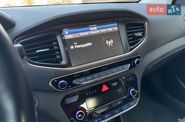 Хэтчбек Hyundai Ioniq 2018 в 