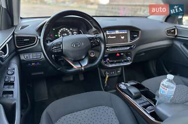 Хэтчбек Hyundai Ioniq 2018 в 