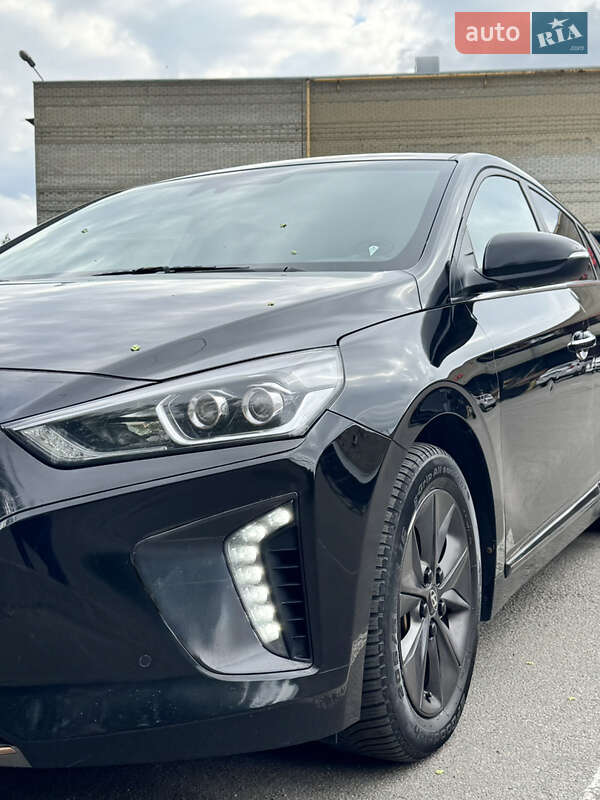 Хэтчбек Hyundai Ioniq 2016 в 