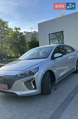 Хетчбек Hyundai Ioniq 2018 в 