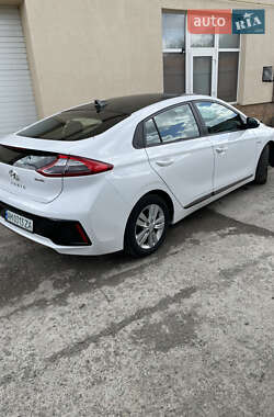 Хэтчбек Hyundai Ioniq 2017 в 