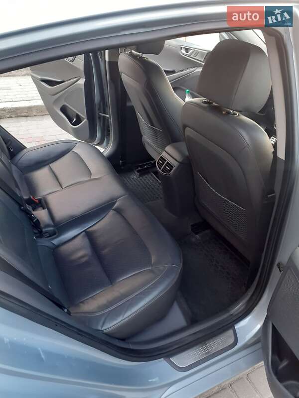 Хэтчбек Hyundai Ioniq 2018 в Владимире фото 16 Хэтчбек Hyundai Ioniq 2018 в Владимире