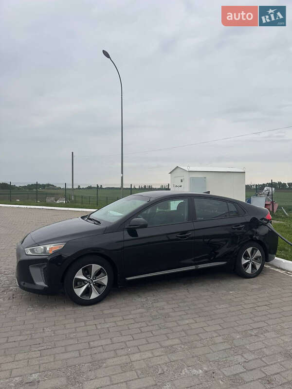 Хэтчбек Hyundai Ioniq 2017 в Черкассах фото 3 Хэтчбек Hyundai Ioniq 2017 в Черкассах