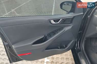 Хэтчбек Hyundai Ioniq 2017 в 