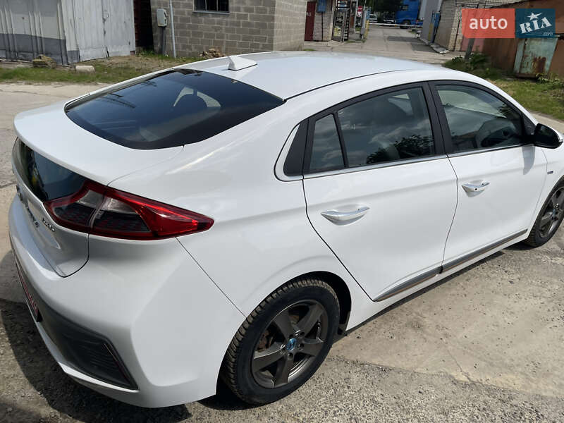 Хэтчбек Hyundai Ioniq 2017 в Луцке