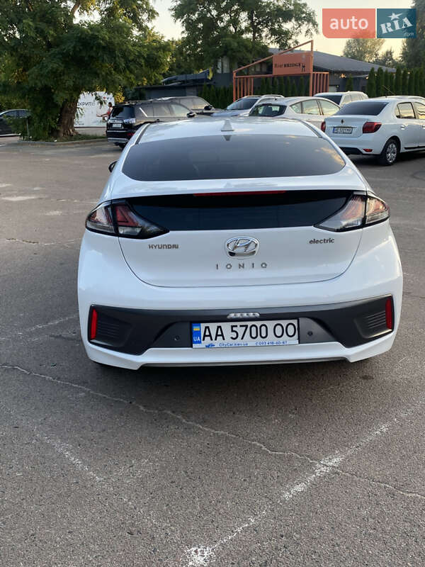 Лифтбек Hyundai Ioniq 2021 в Киеве
