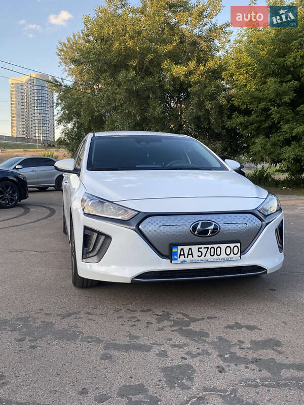 Лифтбек Hyundai Ioniq 2021 в Киеве