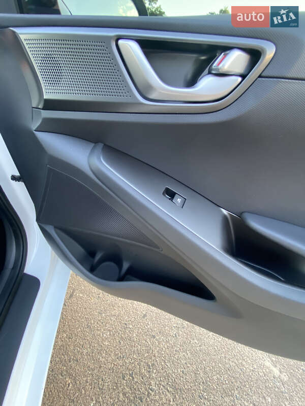 Лифтбек Hyundai Ioniq 2021 в Киеве