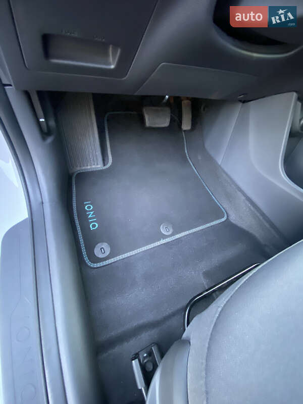 Лифтбек Hyundai Ioniq 2021 в Киеве