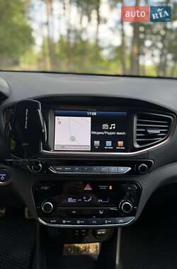 Хэтчбек Hyundai Ioniq 2019 в 