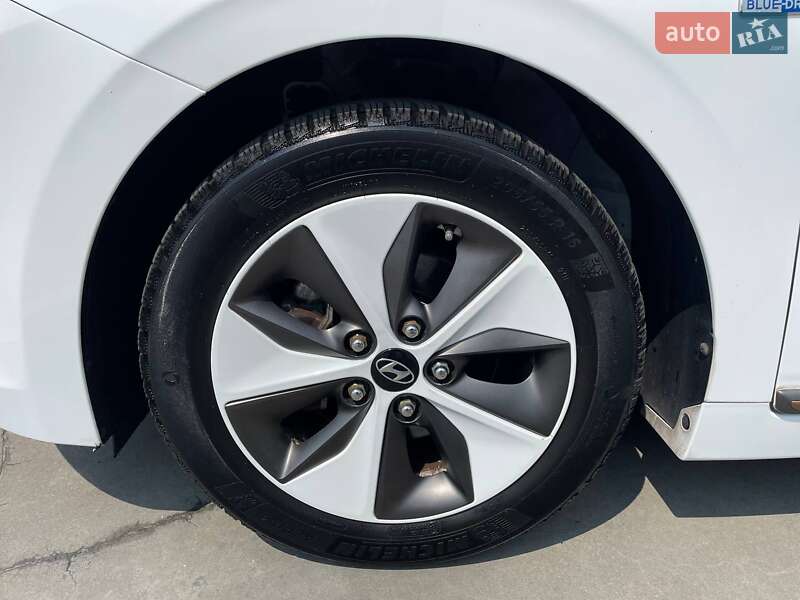 Хетчбек Hyundai Ioniq 2018 в Києві