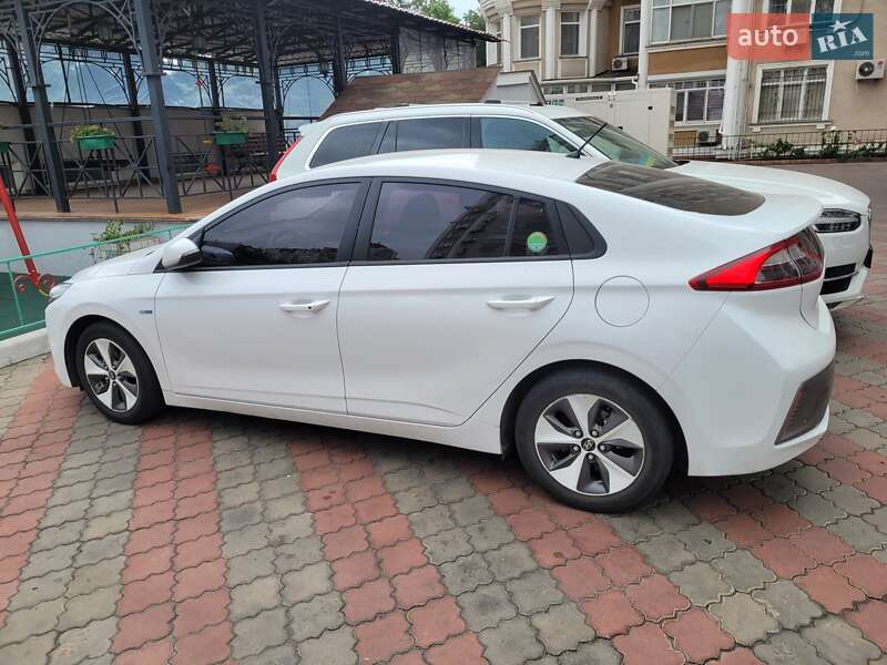 Хэтчбек Hyundai Ioniq 2017 в Одессе