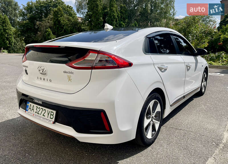 Хэтчбек Hyundai Ioniq 2018 в Киеве