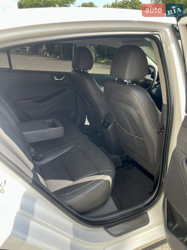 Хэтчбек Hyundai Ioniq 2018 в Киеве