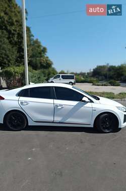 Хетчбек Hyundai Ioniq 2016 в Дніпрі