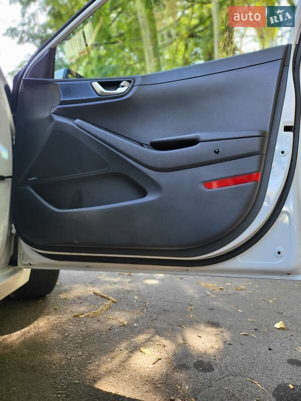 Хэтчбек Hyundai Ioniq 2018 в Одессе фото 41 Хэтчбек Hyundai Ioniq 2018 в Одессе