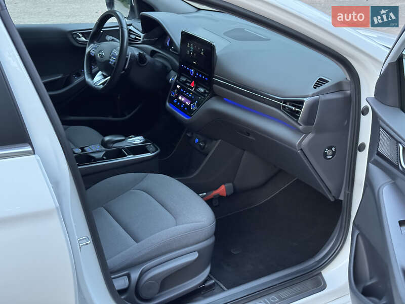 Лифтбек Hyundai Ioniq 2020 в Киеве фото 29 Лифтбек Hyundai Ioniq 2020 в Киеве
