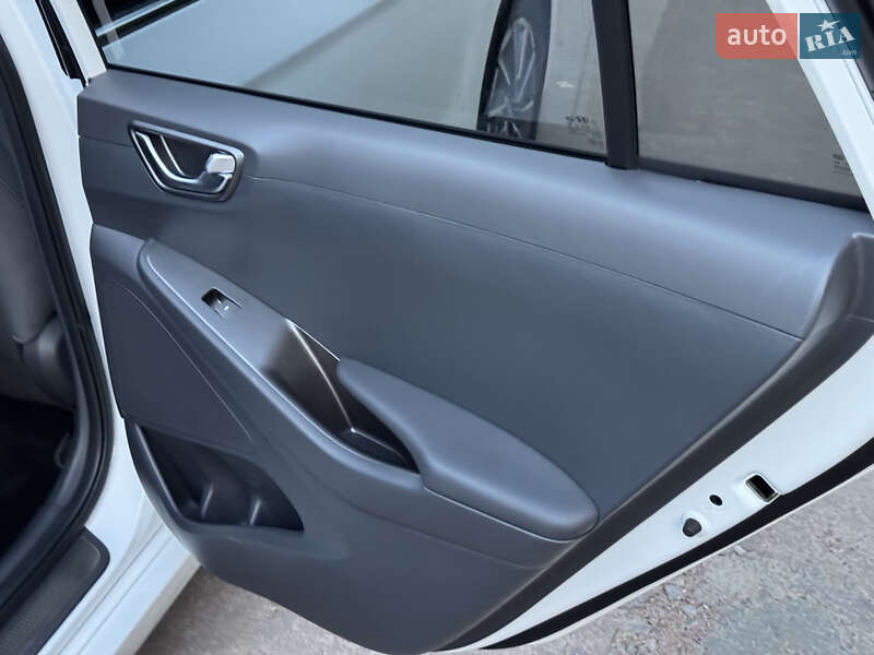Лифтбек Hyundai Ioniq 2020 в Киеве фото 32 Лифтбек Hyundai Ioniq 2020 в Киеве