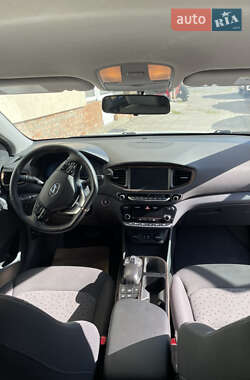 Хэтчбек Hyundai Ioniq 2017 в 