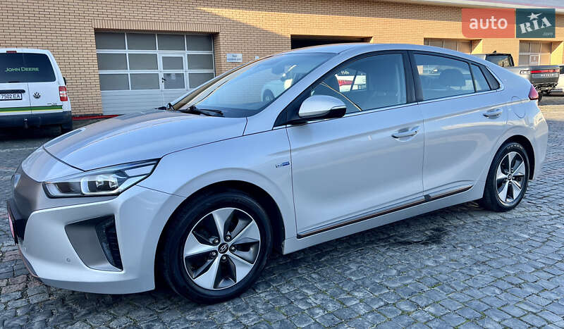 Хэтчбек Hyundai Ioniq 2017 в Луцке фото 4 Хэтчбек Hyundai Ioniq 2017 в Луцке