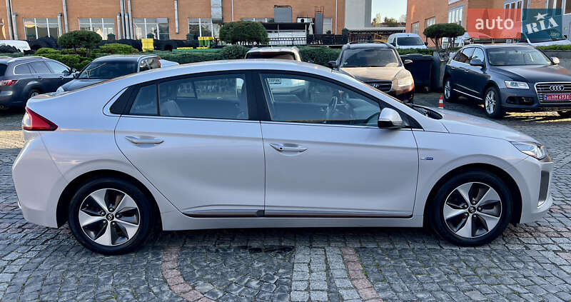 Хэтчбек Hyundai Ioniq 2017 в Луцке фото 10 Хэтчбек Hyundai Ioniq 2017 в Луцке