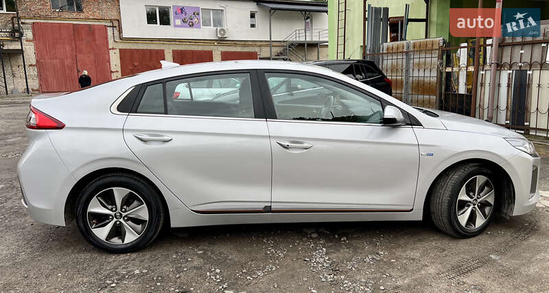 Хэтчбек Hyundai Ioniq 2017 в Луцке фото 24 Хэтчбек Hyundai Ioniq 2017 в Луцке