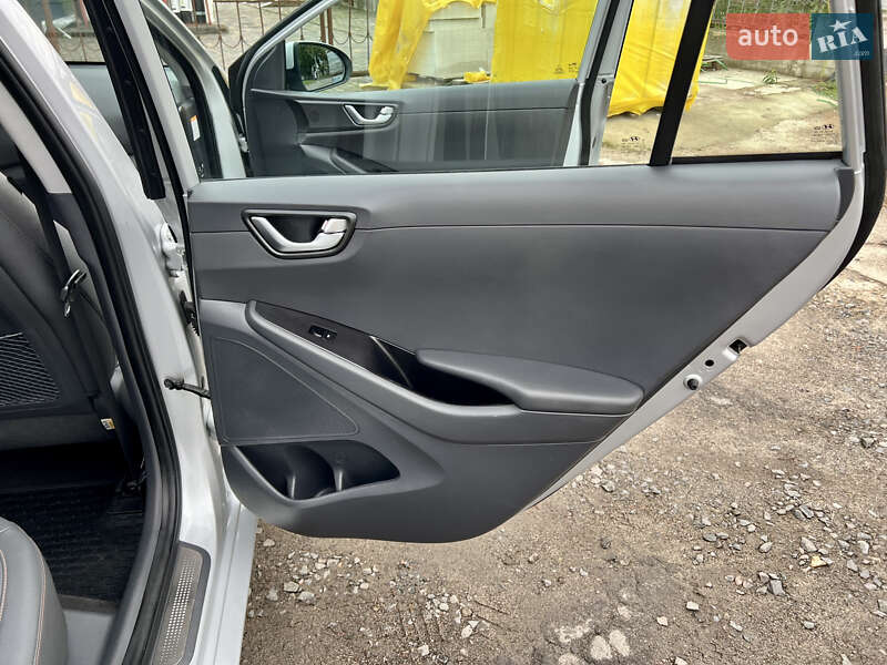 Хэтчбек Hyundai Ioniq 2017 в Луцке фото 44 Хэтчбек Hyundai Ioniq 2017 в Луцке