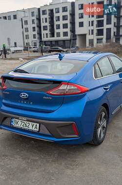 Хэтчбек Hyundai Ioniq 2017 в 