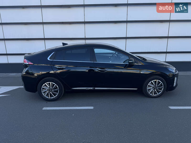 Хэтчбек Hyundai Ioniq 2019 в Киеве