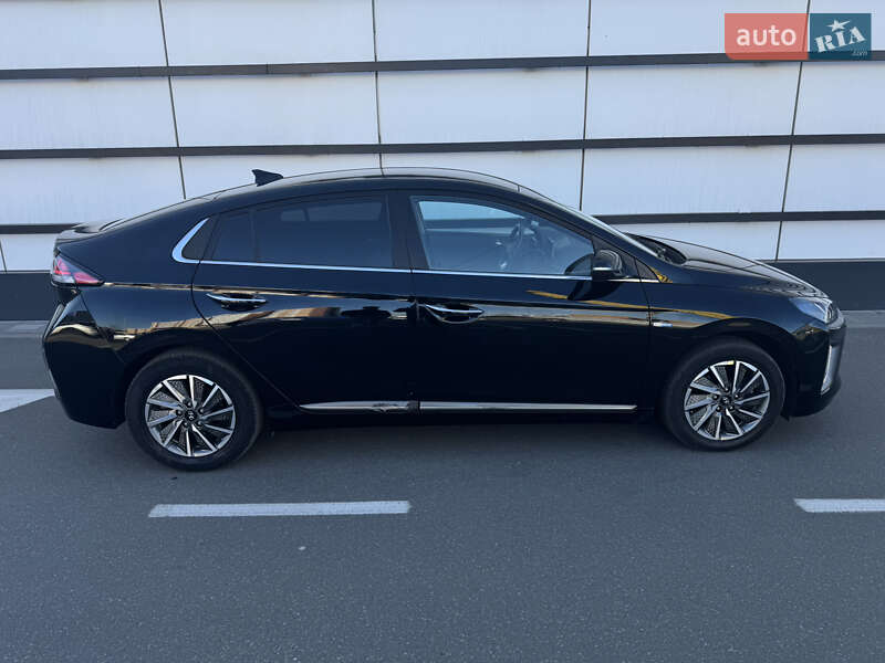 Хэтчбек Hyundai Ioniq 2019 в Киеве
