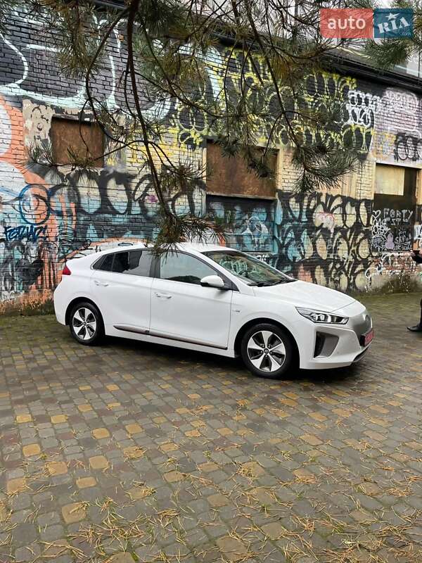 Хэтчбек Hyundai Ioniq 2018 в Луцке фото 10 Хэтчбек Hyundai Ioniq 2018 в Луцке