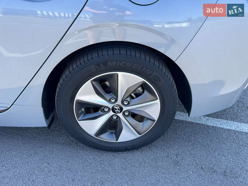 Хетчбек Hyundai Ioniq 2016 в Рівному