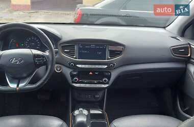 Хэтчбек Hyundai Ioniq 2016 в 