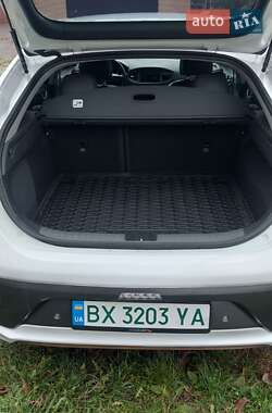 Хэтчбек Hyundai Ioniq 2016 в 