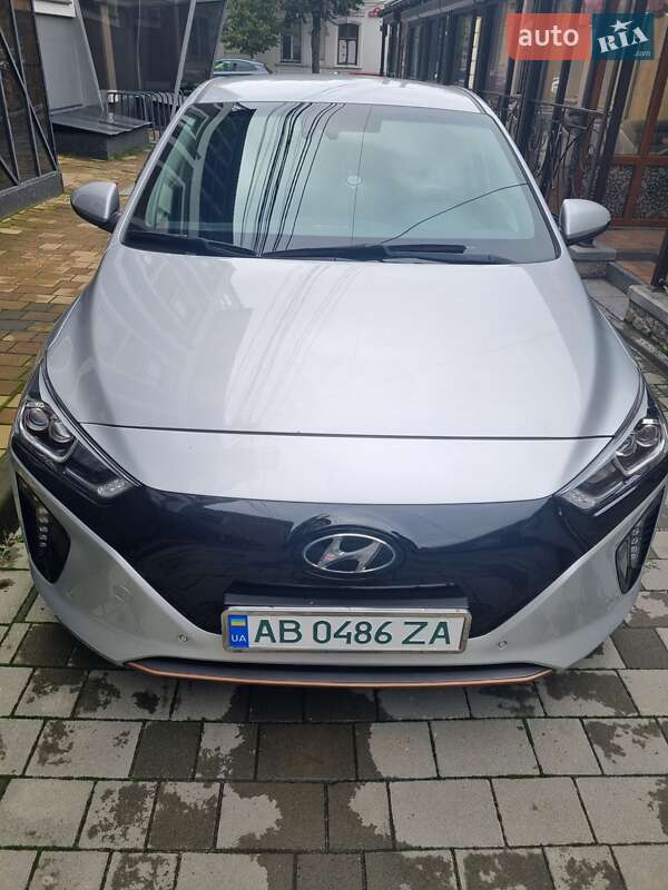 Хэтчбек Hyundai Ioniq 2018 в 