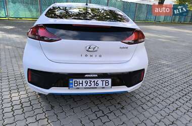 Хетчбек Hyundai Ioniq 2017 в 