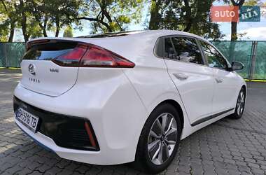 Хетчбек Hyundai Ioniq 2017 в 