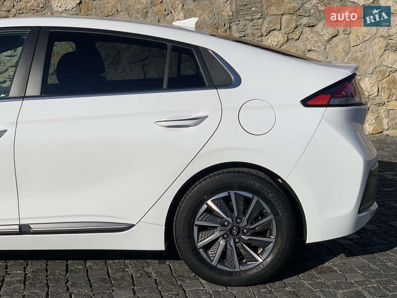 Лифтбек Hyundai Ioniq 2021 в Ровно