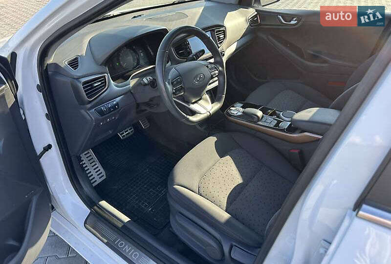 Лифтбек Hyundai Ioniq 2019 в Березовке фото 13 Лифтбек Hyundai Ioniq 2019 в Березовке
