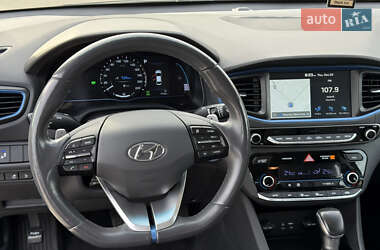Хэтчбек Hyundai Ioniq 2018 в 