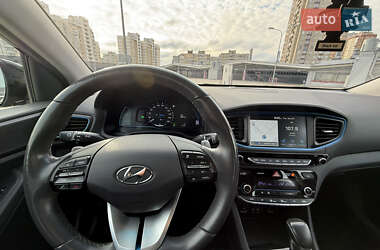 Хэтчбек Hyundai Ioniq 2018 в 