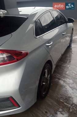 Хэтчбек Hyundai Ioniq 2018 в 